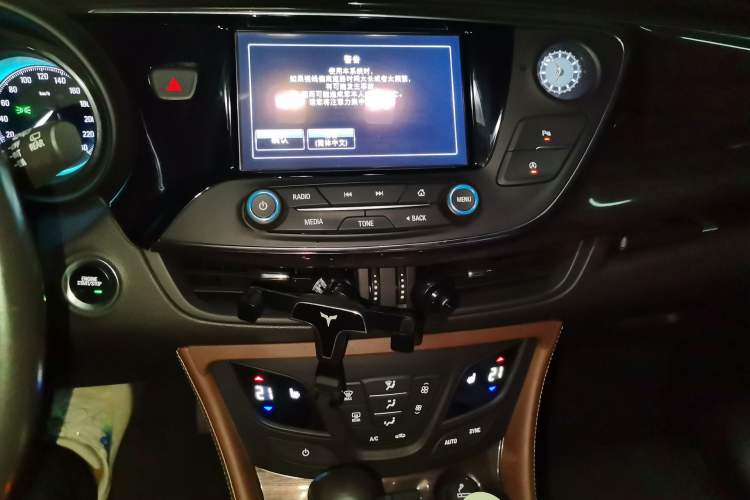 Used Buick Envision 2017 28T Four-Wheel Drive Elite Model Audio And AC Panel