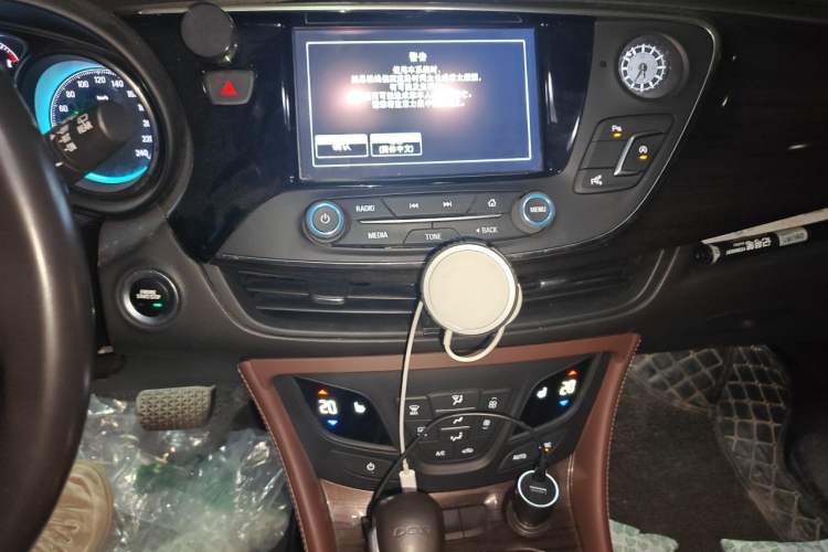 Used Buick Envision 2017 20T Two-Wheel Drive Luxury Model Audio And AC Panel