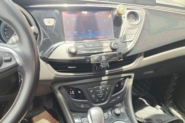 Used Buick Envision 2017 28T Four-Wheel Drive Elite Model Audio And AC Panel