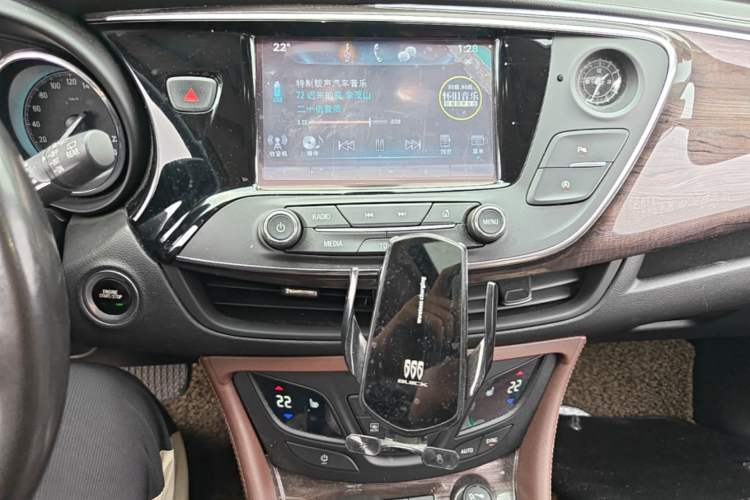 Used Buick Envision 2017 20T Two-Wheel Drive Elite Version Audio And AC Panel