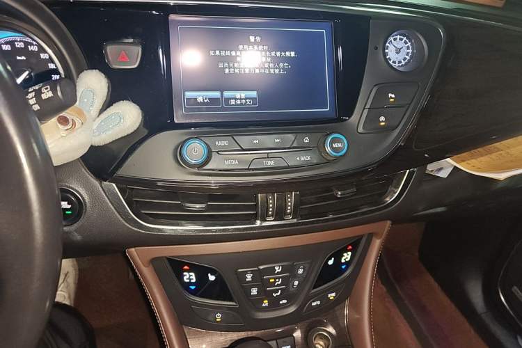 Used Buick Envision 2017 28T Four-Wheel Drive Elite Model Audio And AC Panel