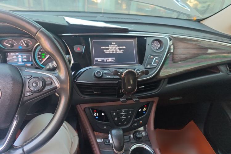 Used Buick Envision 2017 20T Two-Wheel Drive Luxury Model Center Console