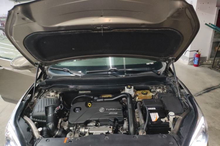 Used Buick Envision 2017 20T Two-Wheel Drive Elite Version Engine Bay