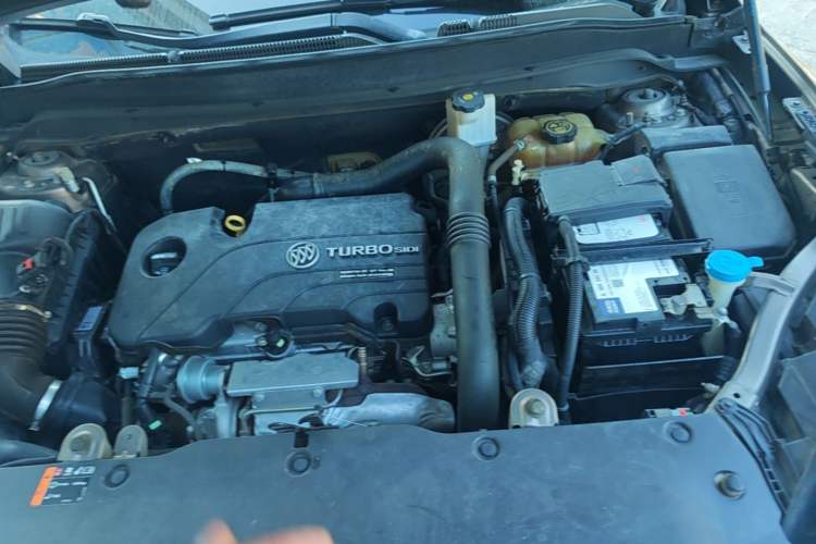 Used Buick Envision 2017 20T Two-Wheel Drive Luxury Model Engine Bay
