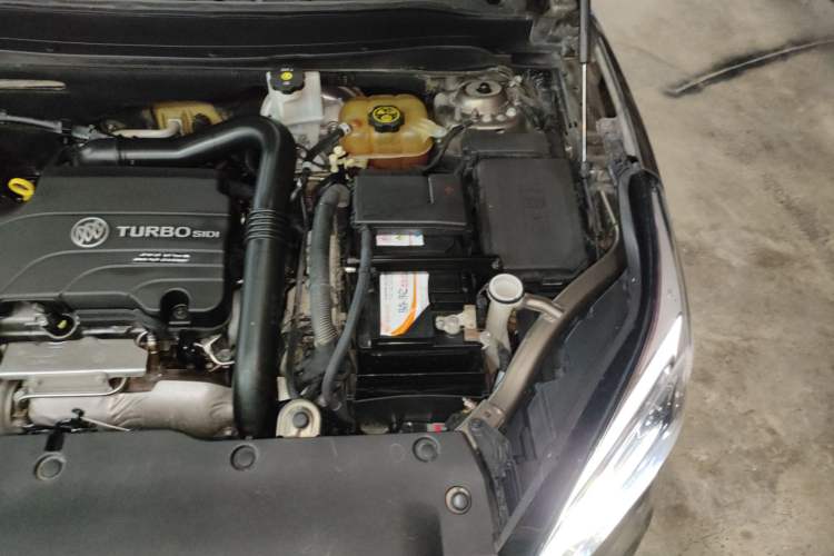 Used Buick Envision 2017 20T Two-Wheel Drive Elite Version Engine Bay Left