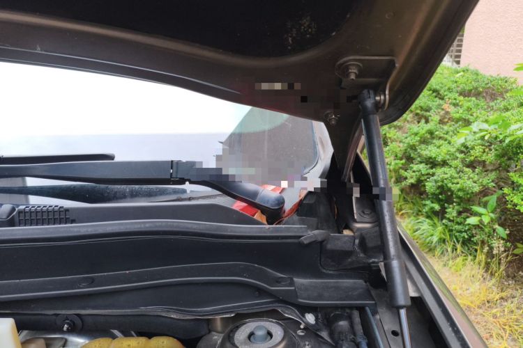 Used Buick Envision 2017 20T Two-Wheel Drive Elite Version Engine Bay Left