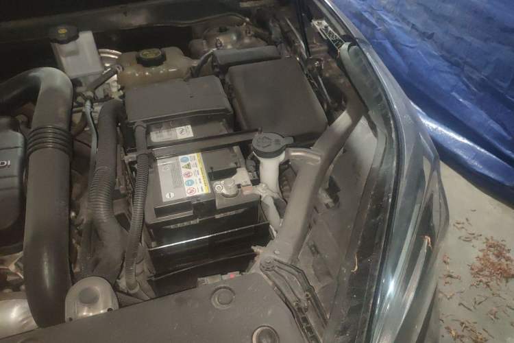 Used Buick Envision 2017 20T Two-Wheel Drive Elite Version Engine Bay Left
