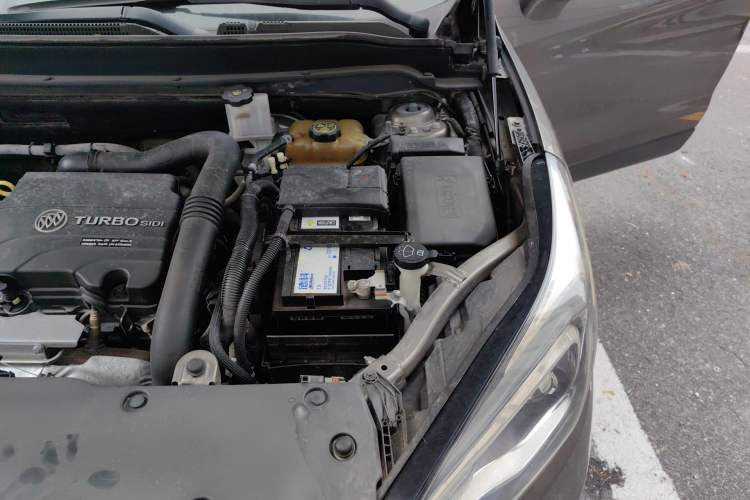 Used Buick Envision 2017 20T Two-Wheel Drive Elite Version Engine Bay Left
