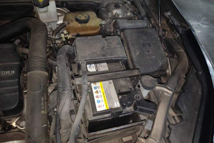 Used Buick Envision 2017 20T Four-Wheel Drive Luxury Model Engine Bay Left