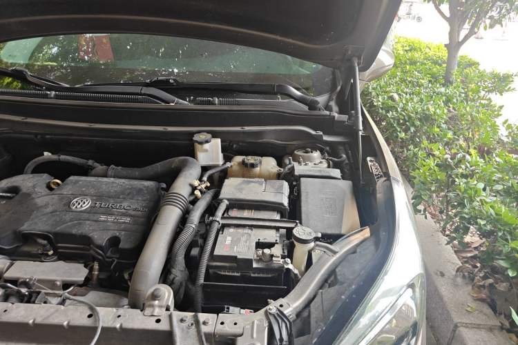 Used Buick Envision 2017 20T Two-Wheel Drive Leading Version Engine Bay Left
