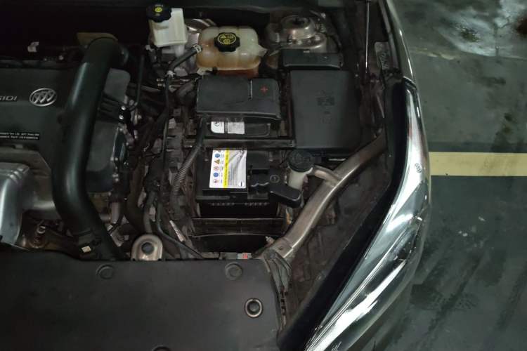 Used Buick Envision 2017 28T Four-Wheel Drive Luxury Model Engine Bay Left
