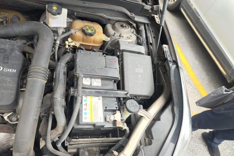 Used Buick Envision 2017 20T Two-Wheel Drive Elite Version Engine Bay Left