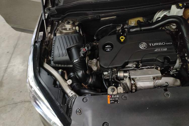 Used Buick Envision 2017 20T Two-Wheel Drive Elite Version Engine Bay Right