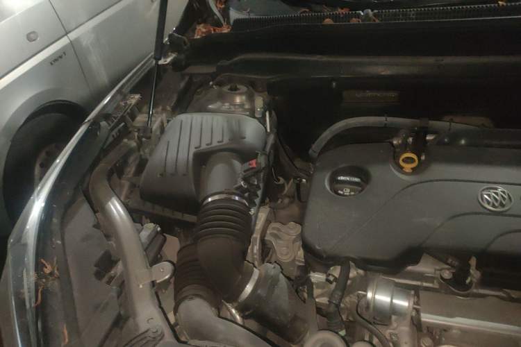 Used Buick Envision 2017 20T Two-Wheel Drive Elite Version Engine Bay Right