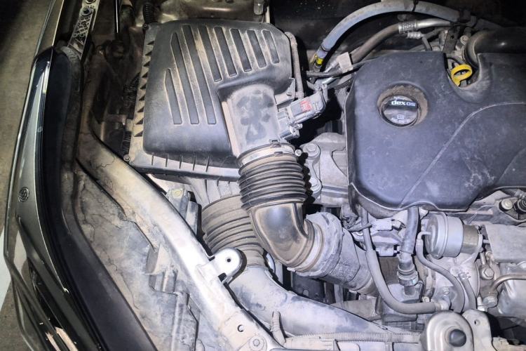 Used Buick Envision 2017 20T Two-Wheel Drive Leading Version Engine Bay Right