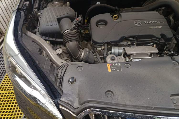 Used Buick Envision 2017 20T Four-Wheel Drive Luxury Model Engine Bay Right