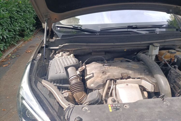 Used Buick Envision 2017 28T Four-Wheel Drive Luxury Model Engine Bay Right