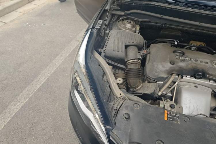 Used Buick Envision 2017 28T Four-Wheel Drive Elite Model Engine Bay Right