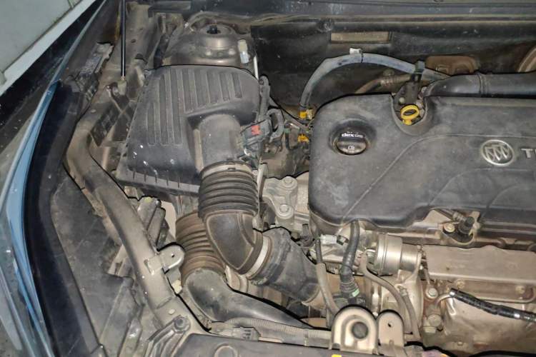 Used Buick Envision 2017 20T Four-Wheel Drive Luxury Model Engine Bay Right