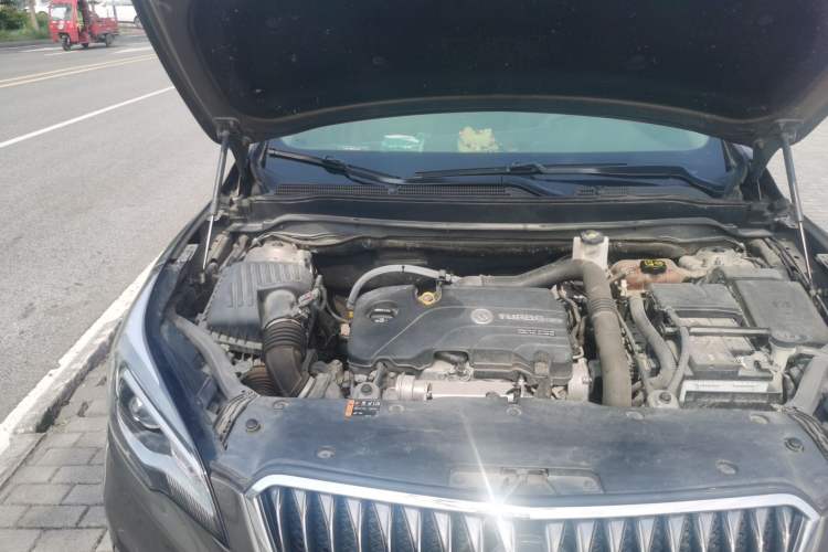 Used Buick Envision 2017 20T Two-Wheel Drive Elite Version Engine Bay Right