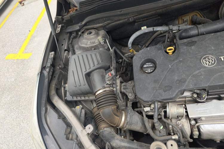 Used Buick Envision 2017 20T Two-Wheel Drive Elite Version Engine Bay Right