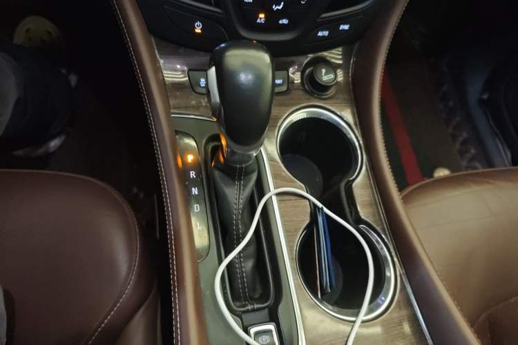 Used Buick Envision 2017 28T Four-Wheel Drive Elite Model Gear Lever