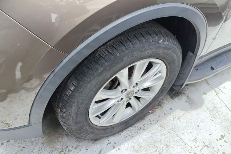 Used Buick Envision 2017 28T Four-Wheel Drive Elite Model Left Front Wheel Hub