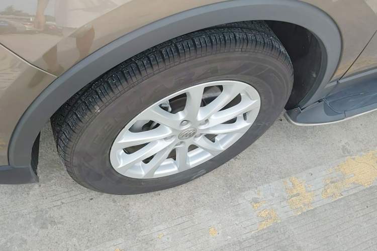 Used Buick Envision 2017 20T Two-Wheel Drive Leading Version Left Front Wheel Hub