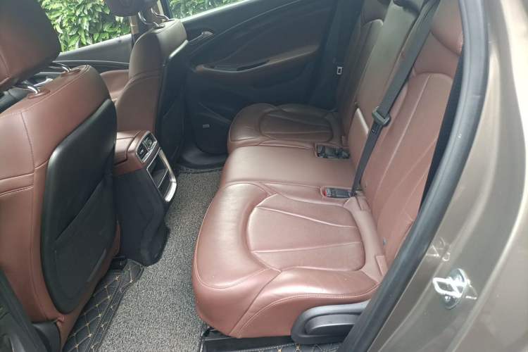 Used Buick Envision 2017 28T Four-Wheel Drive Luxury Model Left Rear Seat