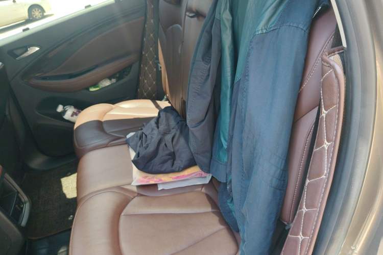 Used Buick Envision 2017 28T All-Wheel-Drive Versatile Sport Flagship Edition Left Rear Seat