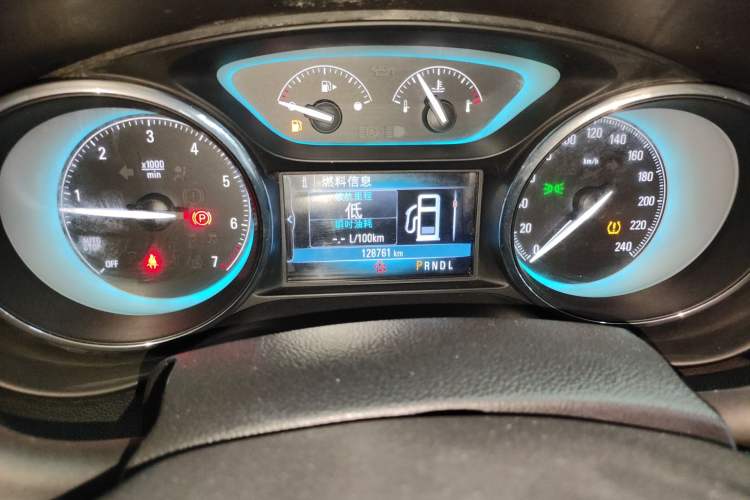 Used Buick Envision 2017 20T Two-Wheel Drive Elite Version Odometer Close Up