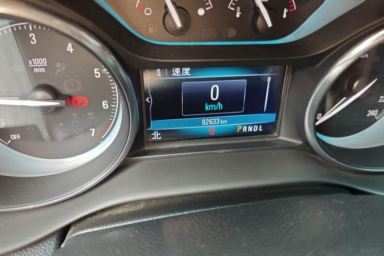 Used Buick Envision 2017 28T Four-Wheel Drive Elite Model Odometer Close Up