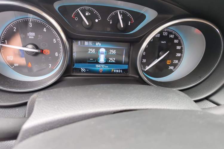 Used Buick Envision 2017 20T Two-Wheel Drive Leading Version Odometer Close Up