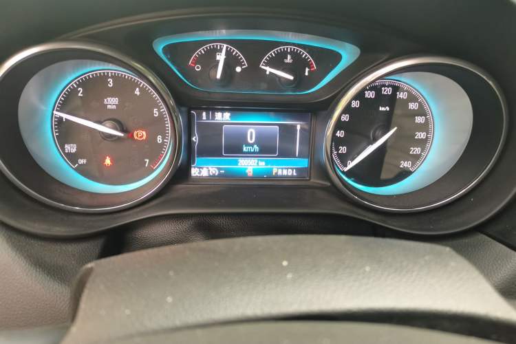 Used Buick Envision 2017 20T Two-Wheel Drive Luxury Model Odometer Close Up
