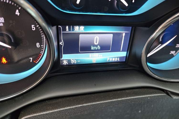 Used Buick Envision 2017 28T Four-Wheel Drive Elite Model Odometer Close Up