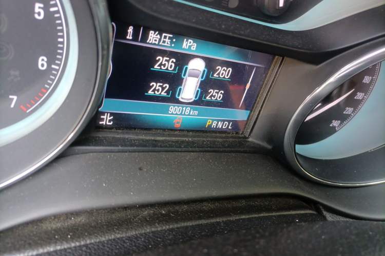 Used Buick Envision 2017 28T Four-Wheel Drive Elite Model Odometer Close Up