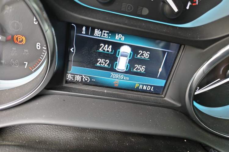 Used Buick Envision 2017 20T Two-Wheel Drive Luxury Model Odometer Close Up