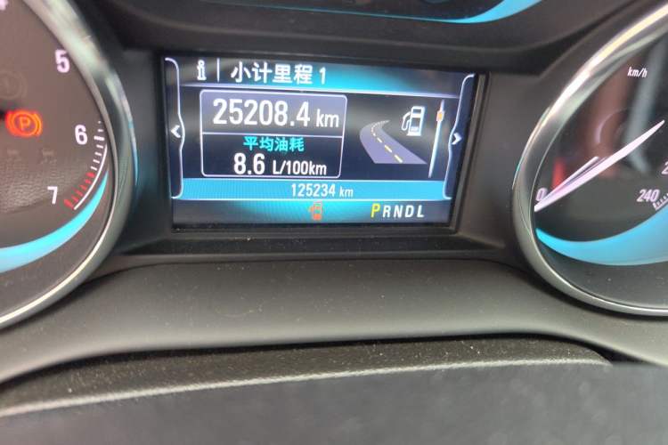 Used Buick Envision 2017 20T Two-Wheel Drive Elite Version Odometer Close Up
