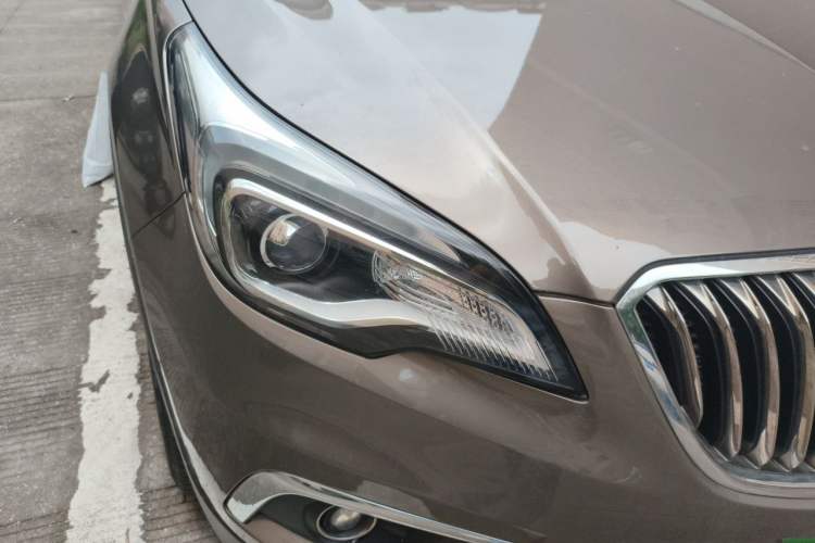 Used Buick Envision 2017 20T Two-Wheel Drive Elite Version Right Front Headlight