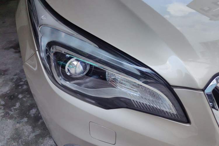 Used Buick Envision 2017 28T Four-Wheel Drive Elite Model Right Front Headlight