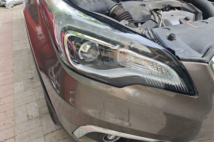 Used Buick Envision 2017 28T Four-Wheel Drive Elite Model Right Front Headlight