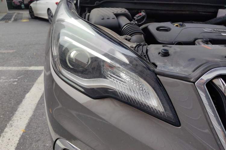Used Buick Envision 2017 20T Two-Wheel Drive Elite Version Right Front Headlight