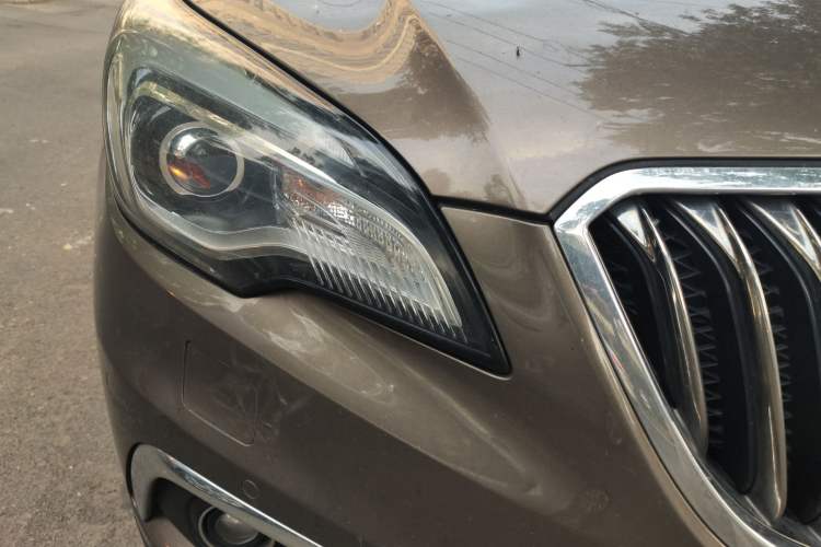 Used Buick Envision 2017 20T Two-Wheel Drive Luxury Model Right Front Headlight