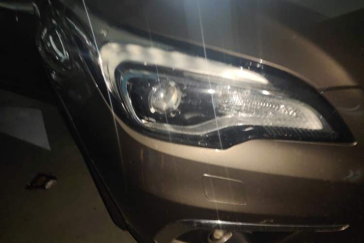Used Buick Envision 2017 28T Four-Wheel Drive Elite Model Right Front Headlight