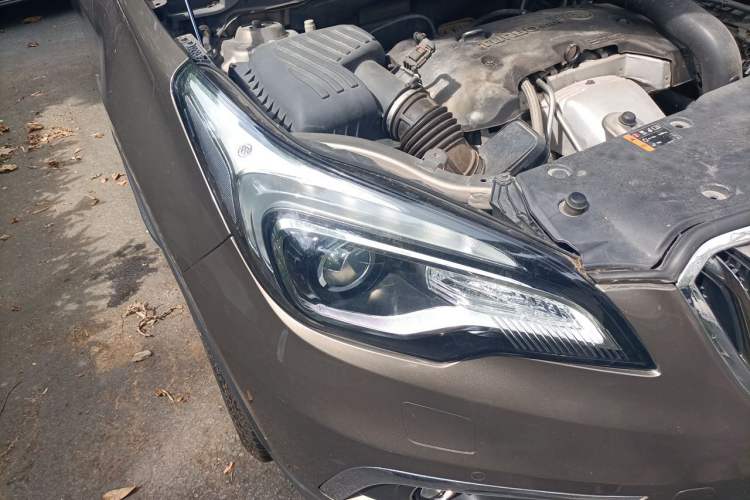 Used Buick Envision 2017 28T Four-Wheel Drive Luxury Model Right Front Headlight