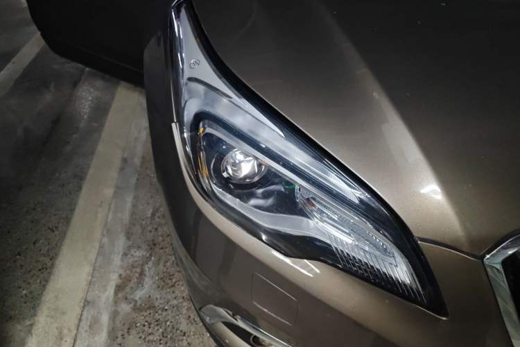 Used Buick Envision 2017 20T Four-Wheel Drive Luxury Model Right Front Headlight