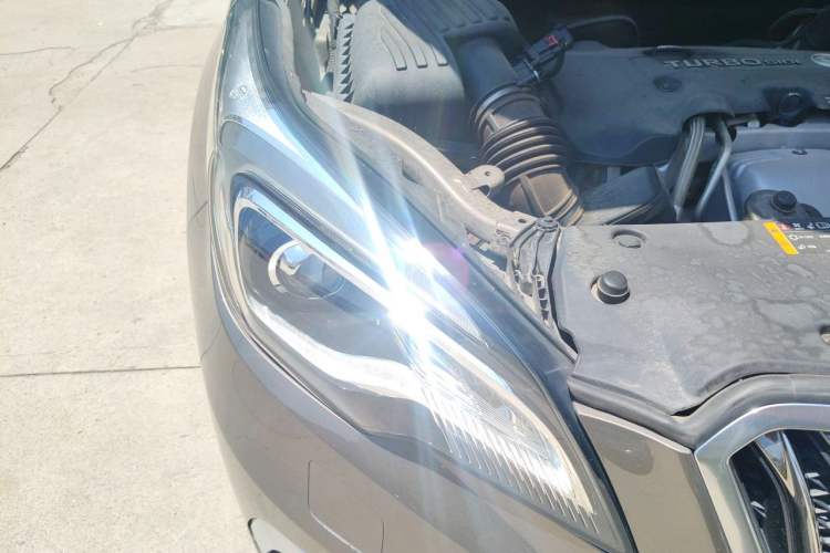 Used Buick Envision 2017 28T All-Wheel-Drive Versatile Sport Flagship Edition Right Front Headlight