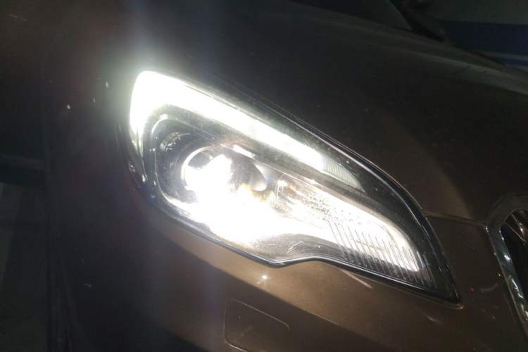 Used Buick Envision 2017 28T Four-Wheel Drive Leading Model Right Front Headlight