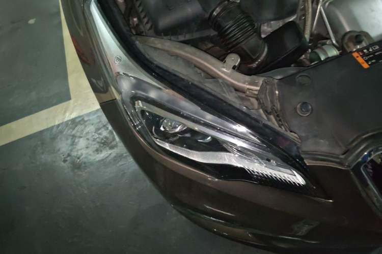 Used Buick Envision 2017 28T Four-Wheel Drive Luxury Model Right Front Headlight