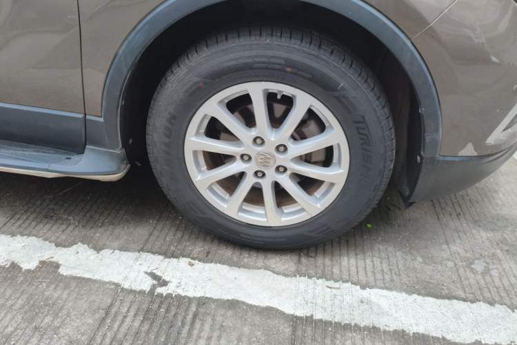 Used Buick Envision 2017 20T Two-Wheel Drive Elite Version Right Front Wheel Hub